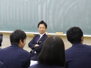 つつみはじめ前橋市議会議員が高校生と対話する